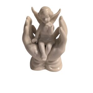 Ceramic Angel Figurine in Cream